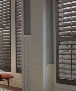 Cửa chớp gỗ đẹp cho phòng khách