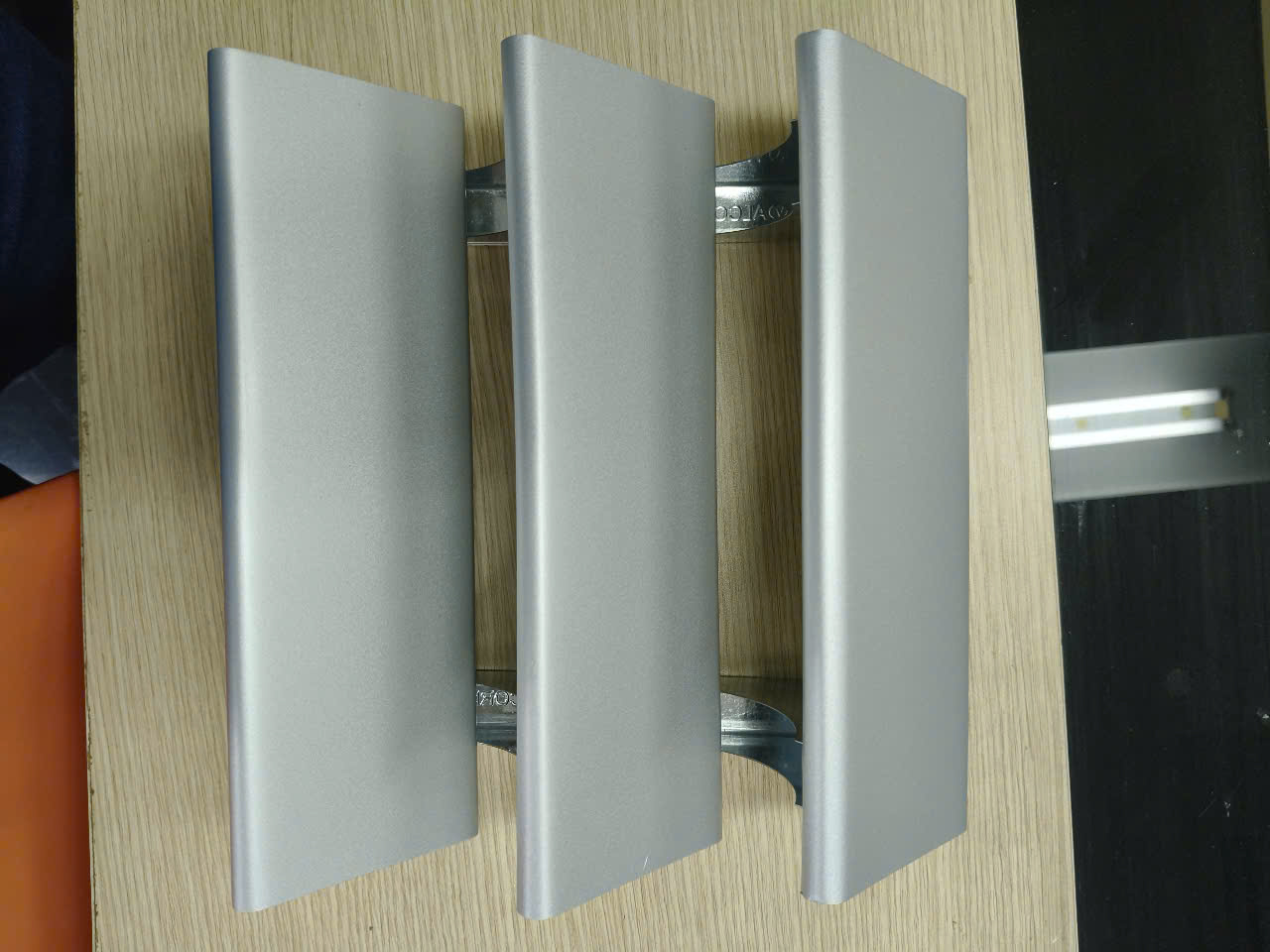 Lam chắn nắng 85C