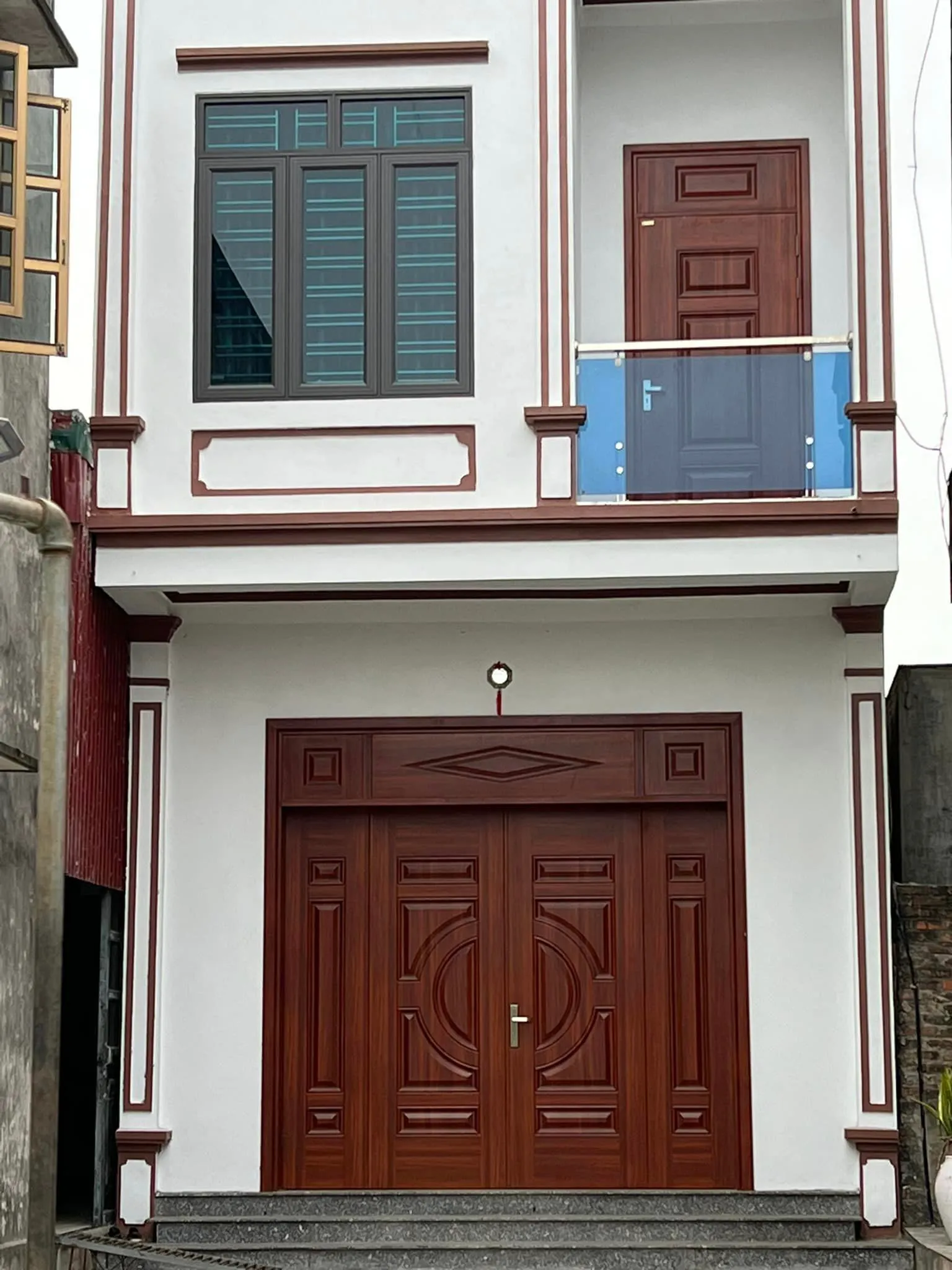 Cửa thép vân gỗ thường sử dụng được bao lâu? Nhà phố 3 tầng - Nhà A. Xuân Thái Nguyên